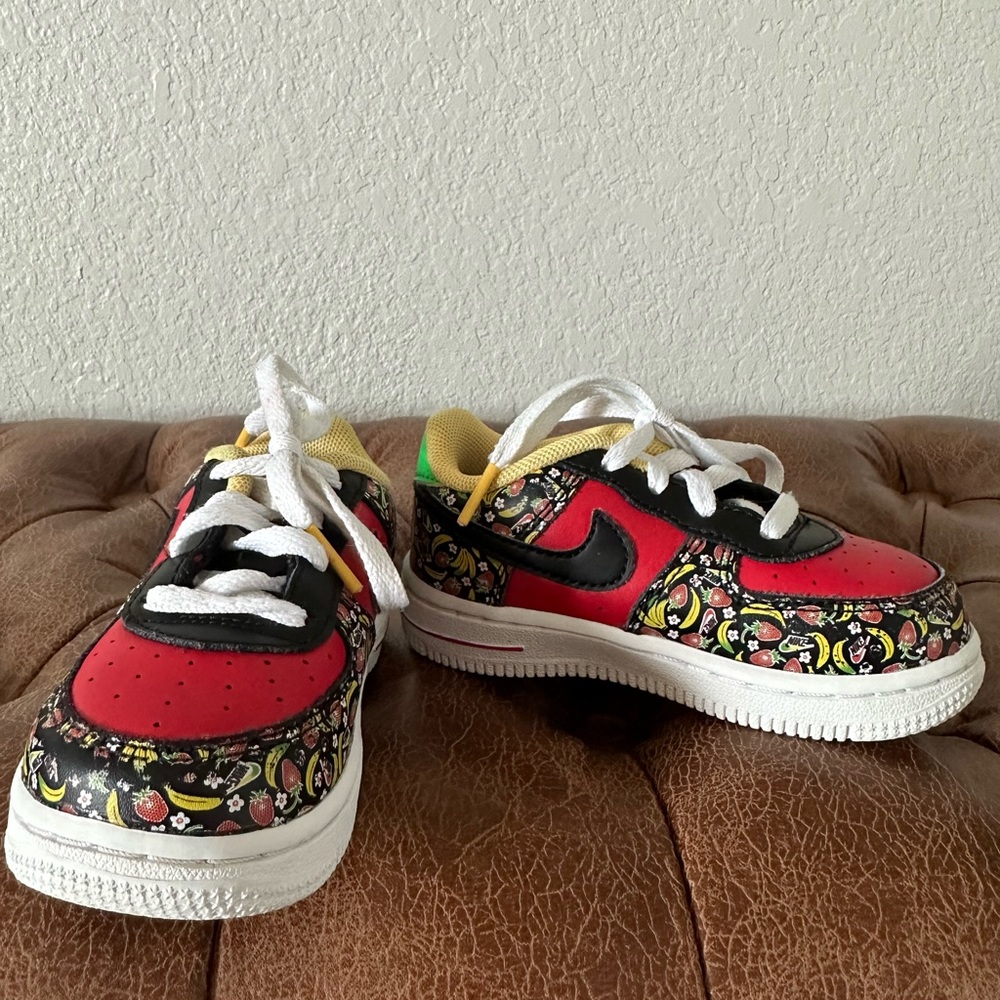 Toddler Nikes with bananas and strawberries 🍌🍓💚